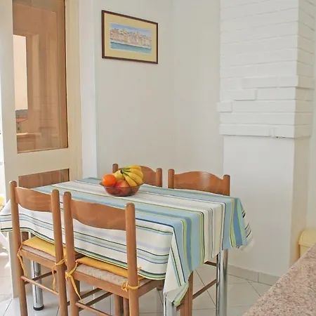 Apartment Pula 7 *