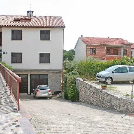 Apartment Pula 7 * Vintijan