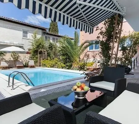 Apartment Pula 7 * Vintijan